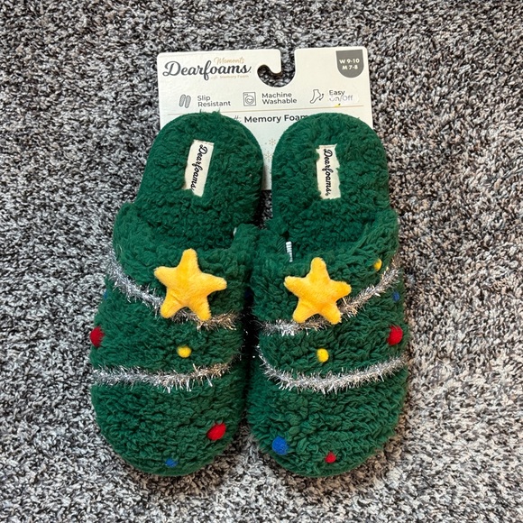 Dearfoams Green Slippers with Star Details - Picture 1 of 3